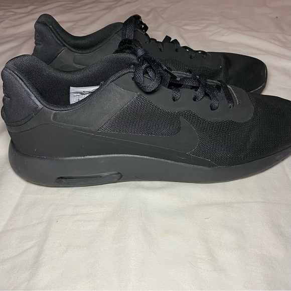 Black Nike Air Running Shoes - Picture 8 of 12